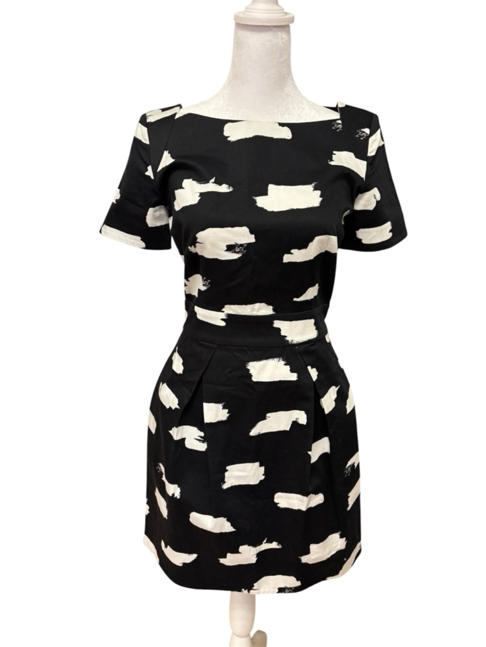 🖤 French Connection Black & White Mini Dress 🖤